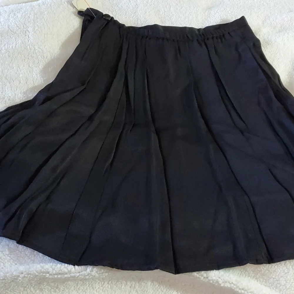 Y2k Shiny flaired Black Skirt Size 6